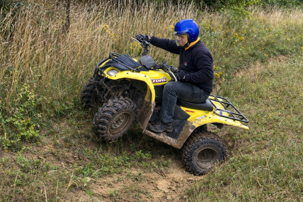 quad túra ruházat